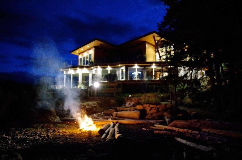 Pointhouse Suites On Sargeant Bay Halfmoon Bay ภายนอก รูปภาพ