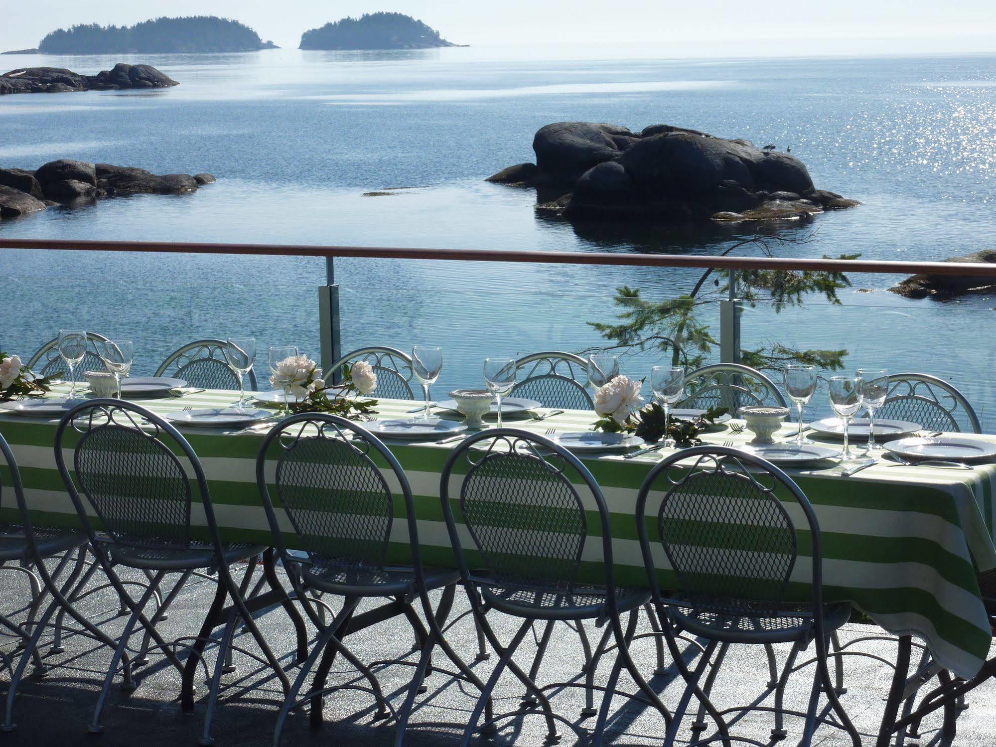 Pointhouse Suites On Sargeant Bay Halfmoon Bay ภายนอก รูปภาพ