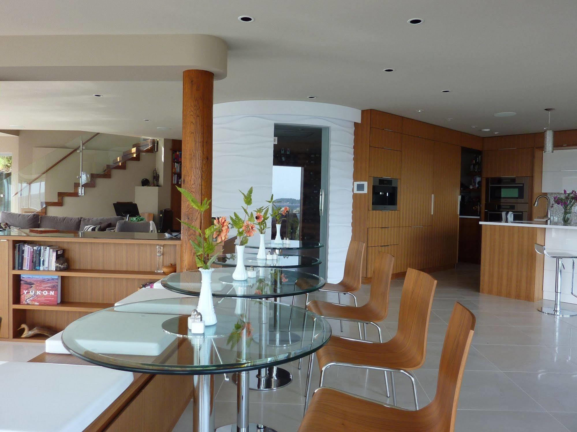 Pointhouse Suites On Sargeant Bay Halfmoon Bay ภายนอก รูปภาพ