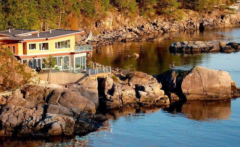 Pointhouse Suites On Sargeant Bay Halfmoon Bay ภายนอก รูปภาพ
